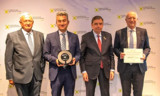 Cooperativas Agro-alimentarias premia a Anecoop como la mejor del año en España. Ángel Villafranca, Alejandro Monzón, Luis Planas y Joan Mir / agroautentico.com
