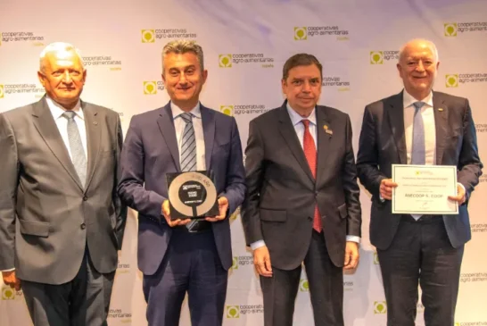 Cooperativas Agro-alimentarias premia a Anecoop como la mejor del año en España
