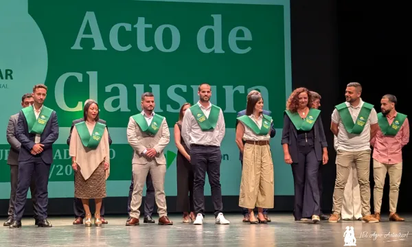 Graduación EFA Campomar 2025 2026 en el Teatro Auditorio de Roquetas de Mar / agroautentico.com