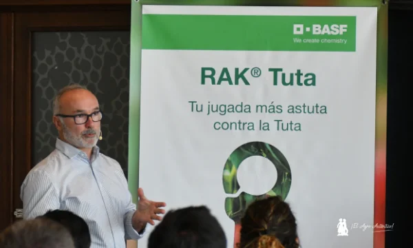 RAK Tuta de BASF. Arturo Sanz presentación en Almería / agroautentico.com