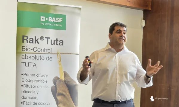 RAK Tuta de BASF. Oscar Barbero presentación en Almería / agroautentico.com