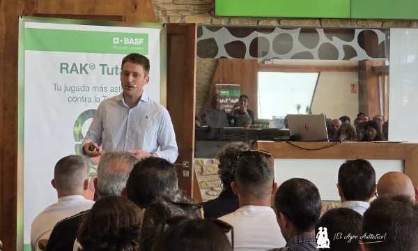 RAK Tuta de BASF. Pedro Ríos presentación en Almería / agroautentico.com