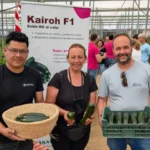 Raúl, Almudena y Emilio con la nueva variedad calabacín Kairoh / agroautentico.com