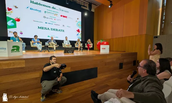 Mesa de debate en la jornada técnica organizada por AColor y AEnVerde / agroautentico.com