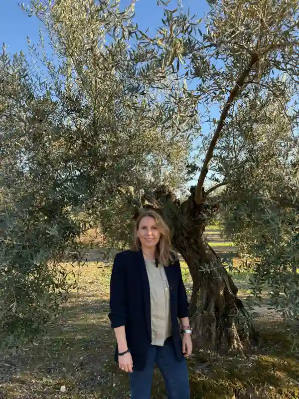 Natalia Corbalán entre olivos / agroautentico.com