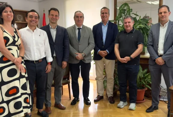 Coexphal explica al Ministerio que el campo se queda sin herramientas fitosanitarias