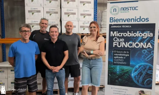 Equipo de Nostoc Biotech en la fábrica de Almería en Roquetas de Mar / agroautentico.com