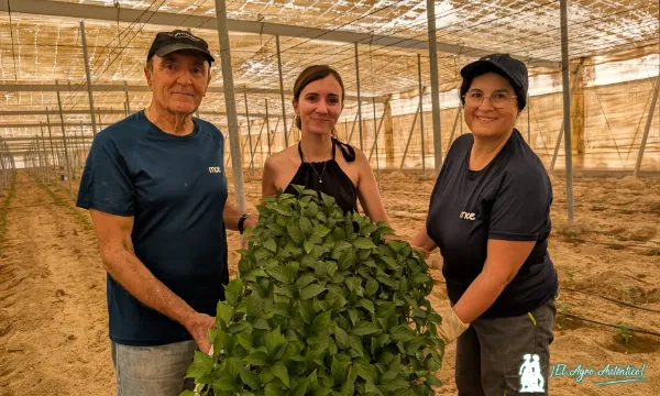 Familiares del cantante Manolo Escobar en la agricultura familiar almeriense / agroautentico.com