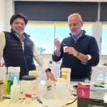 Jesús Hernández con Paco Bermúdez en uno de los laboratorios de Beyond Seeds / agroautentico.com