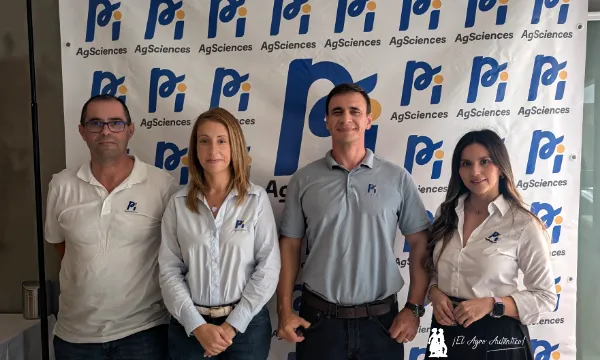 José Ramón Gutiérrez, comercial PI AgSciences en Almería y Granada; Noemí López, desarrollo; Vitor Pereira, director comercial en España, Italia y Portugal; y Lorena Hernández, responsable de marketing / agroautentico.com