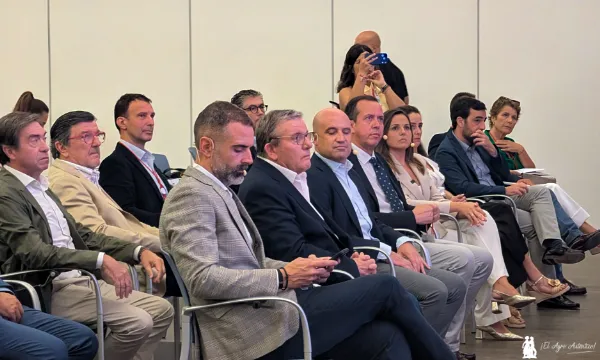 La 49ª Asamblea de Coexphal reivindica unión, innovación y orgullo de un sector líder en Europa. Consejero de Agricultura de Andalucía y resto de autoridades / agroautentico.com