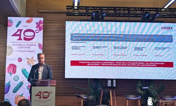 Luis Miguel Fernández durante la presentación de la escuela de negocios ESCOEX / agroautentico.com