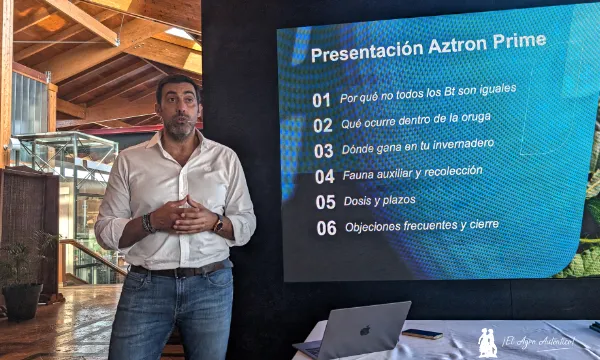 Nacho Bañuls, responsable de cultivo en Bayer presentando azTron / agroautentico.com