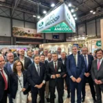 Ángel Víctor Torres y Luis Planas en el stand de Anecoop en Fruit Attraction 2026 / agroautentico.com