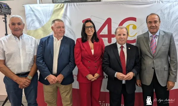 El presidente de la Cámara, Jerónimo Parra, con el vicepresidente Juan Manuel Fernández, con la directora del PITA y con un socio y presidente de Unica / agroautentico.com