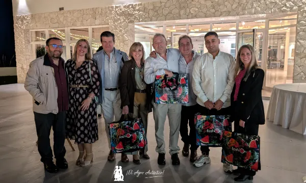 José Antonio Arcos y Rafael Losilla con sandía Fashion / agroautentico.com