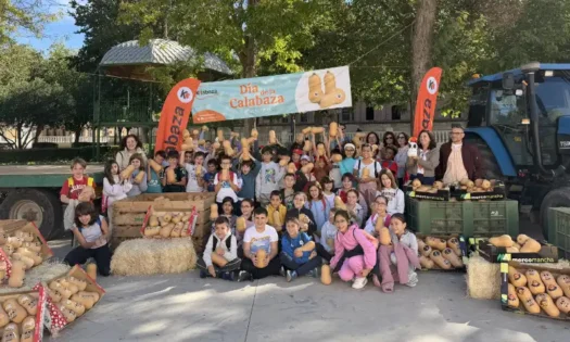 Manzanares estrena el primer Día de la Calabaza en España con tractores cargados de calabazas / agroautentico.com