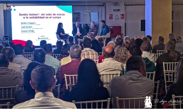 Mesas redondas en la gala del Club de Productores de Fashion / agroautentico.com